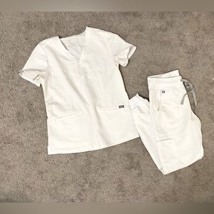 White figs yoga pants scrub set. Size small